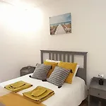Charming Santos W/ Patio Apartamento Lisboa