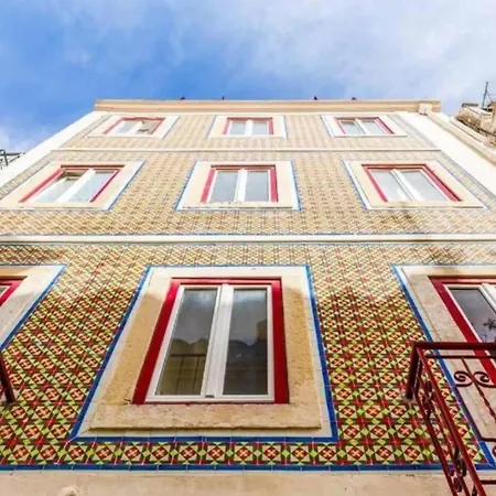 Lisbon Charming Santos Apartment w/ Patio