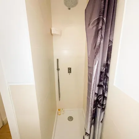 Lisbon Charming Santos Apartment w/ Patio