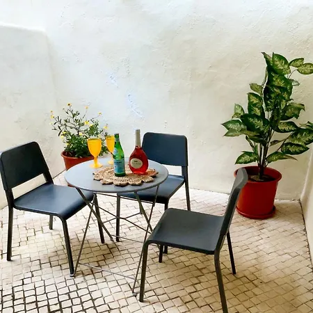 Charming Santos W/ Patio * Lisbon