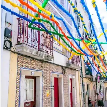 Lisbon Charming Santos Apartment w/ Patio Apartamento *