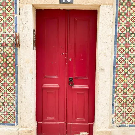 Apartment Charming Santos W/ Patio Lisbon