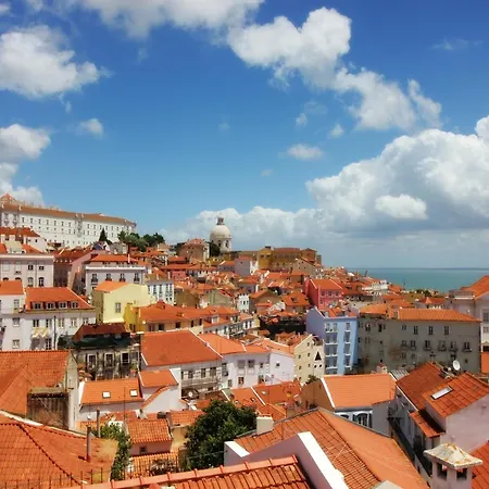 Charming Santos W/ Patio Lisbon