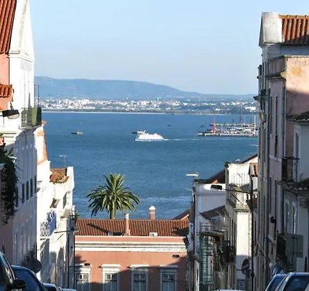 Lisbon Charming Santos Apartment w/ Patio