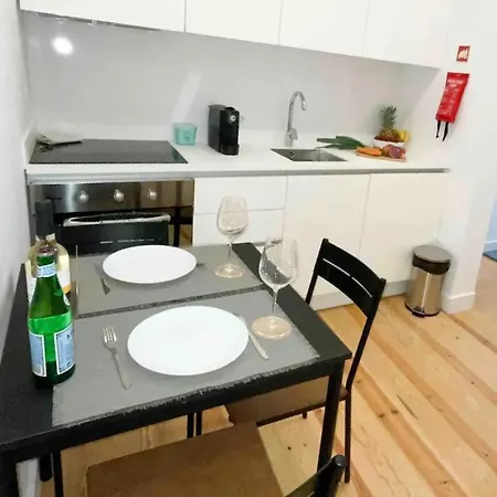 Lisbon Charming Santos Apartment w/ Patio