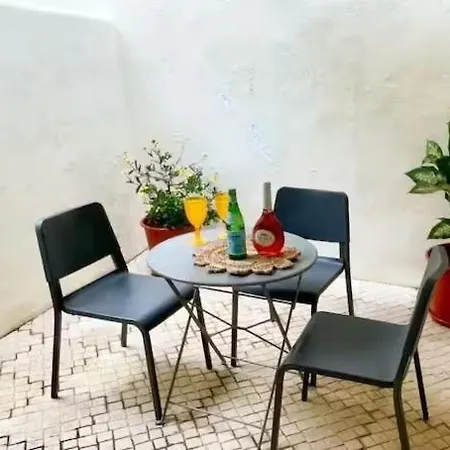 Lisbon Charming Santos Apartment w/ Patio Apartamento Lisboa