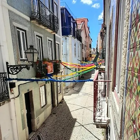Charming Santos W/ Patio Lisbon