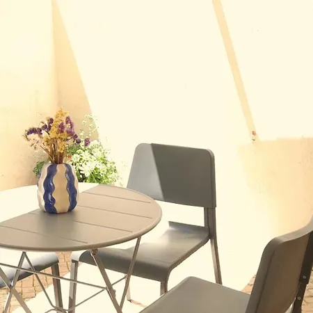 Lisbon Charming Santos Apartment w/ Patio