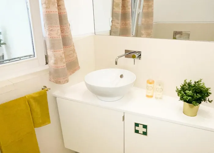 Charming Santos W/ Patio *