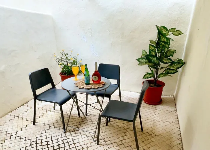 Charming Santos W/ Patio * Lisboa