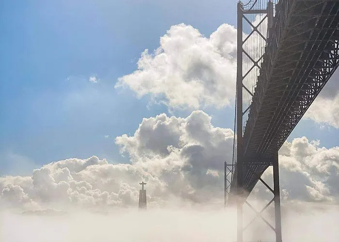 Charming Santos W/ Patio * Lisboa