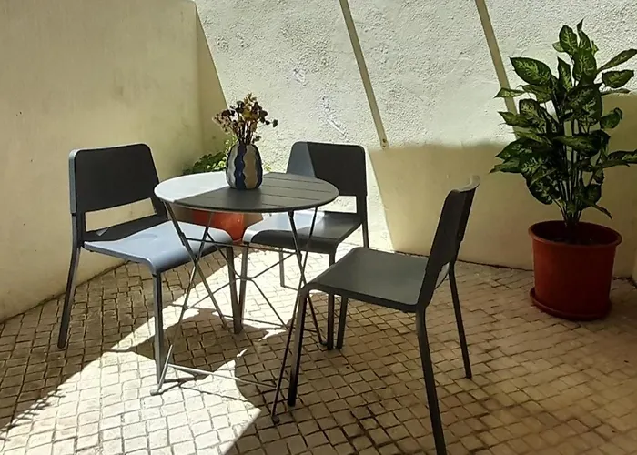 Charming Santos W/ Patio * Lisboa