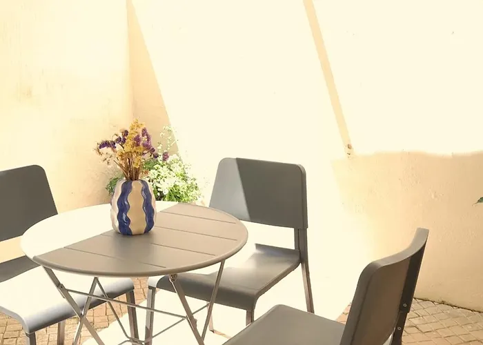 Charming Santos W/ Patio