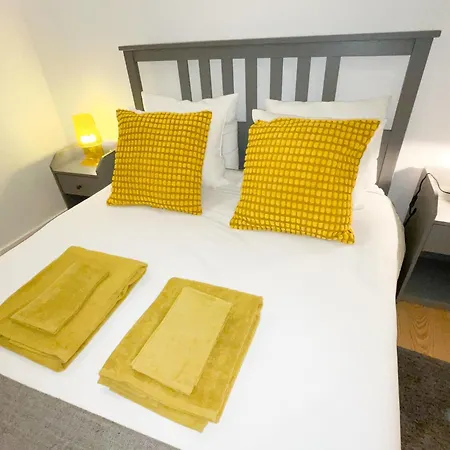 Charming Santos W/ Patio Apartment Lissabon