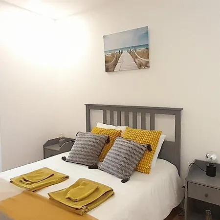 Charming Santos W/ Patio Apartment Lissabon